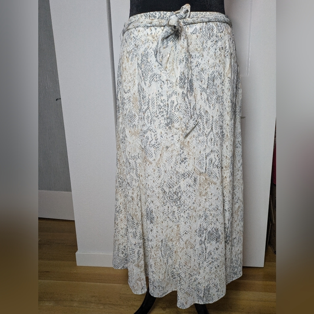 New Chico's Snake skin Print Chiffon Midi Skirt Gold Off-white, Size 14 2.5 - Picture 3 of 10